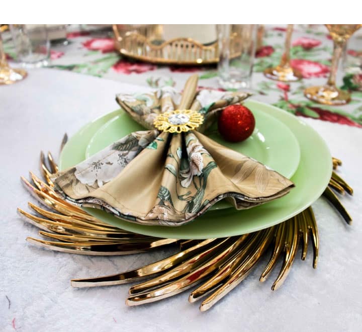 Plastic Underplate Swirl Design Gold 33cm